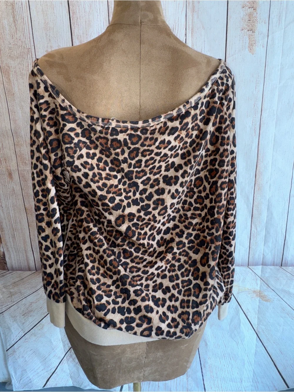Torrid Off-Shoulder Light Weight French Terry Sweatshirt, leopard print sz 2 2X - Picture 8 of 12